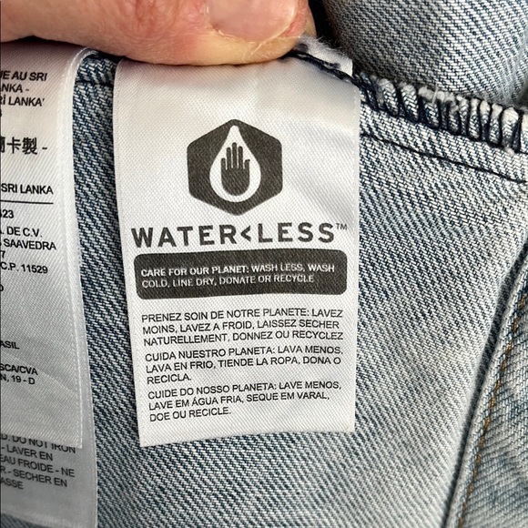 LEVI’S NWOT Light Blue Embroidered Denim Jacket, Size M - Picture 11 of 14